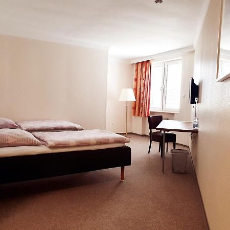 Hotel Pause โฮฟไฮม์อัมเทานอส ภายนอก รูปภาพ