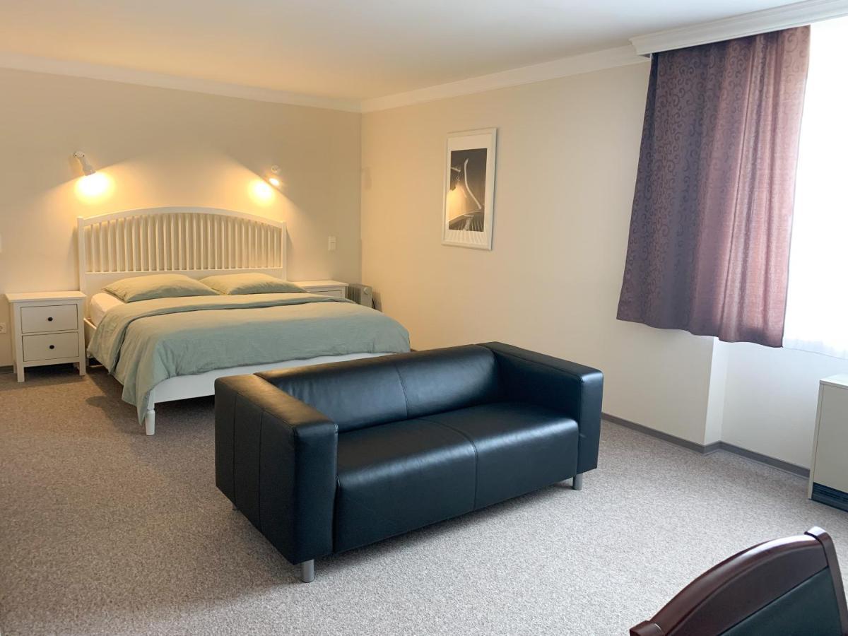 Hotel Pause โฮฟไฮม์อัมเทานอส ภายนอก รูปภาพ