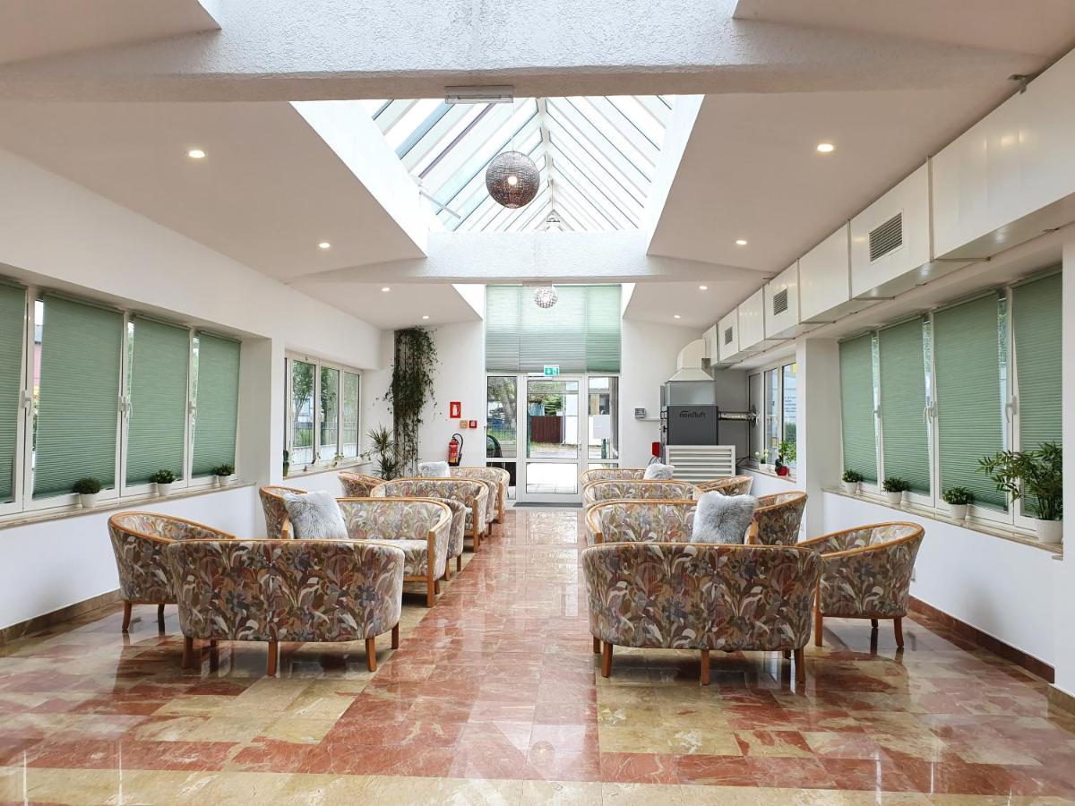 Hotel Pause โฮฟไฮม์อัมเทานอส ภายนอก รูปภาพ