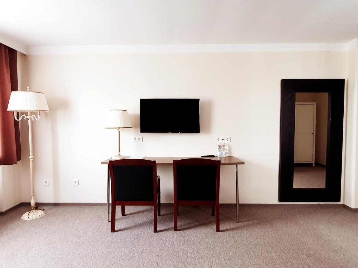 Hotel Pause โฮฟไฮม์อัมเทานอส ภายนอก รูปภาพ