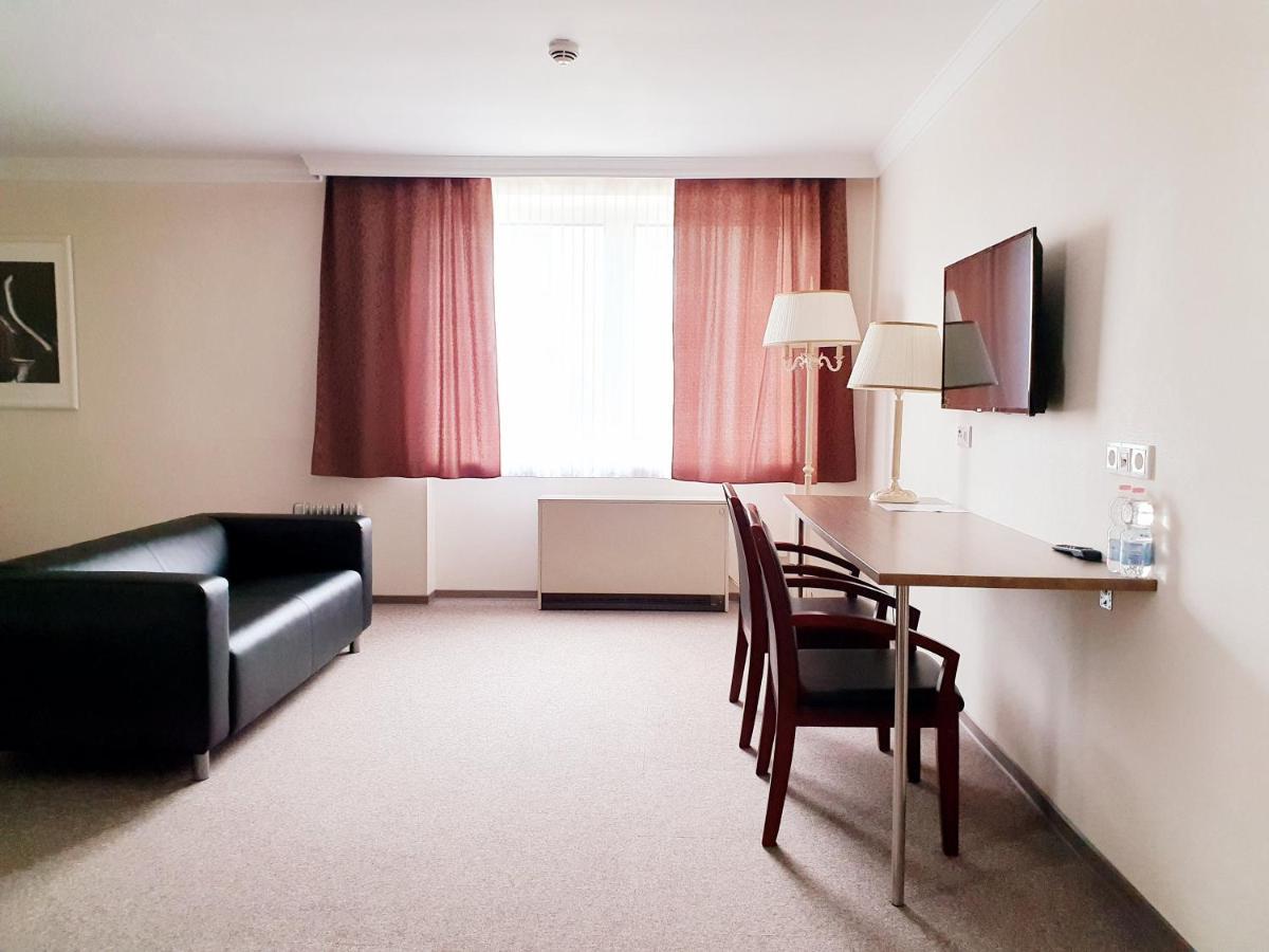 Hotel Pause โฮฟไฮม์อัมเทานอส ภายนอก รูปภาพ