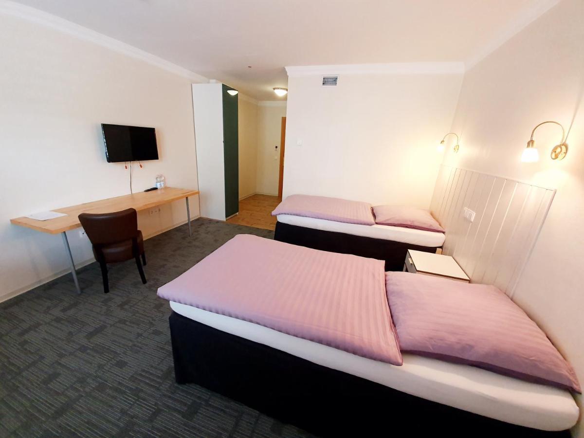 Hotel Pause โฮฟไฮม์อัมเทานอส ภายนอก รูปภาพ