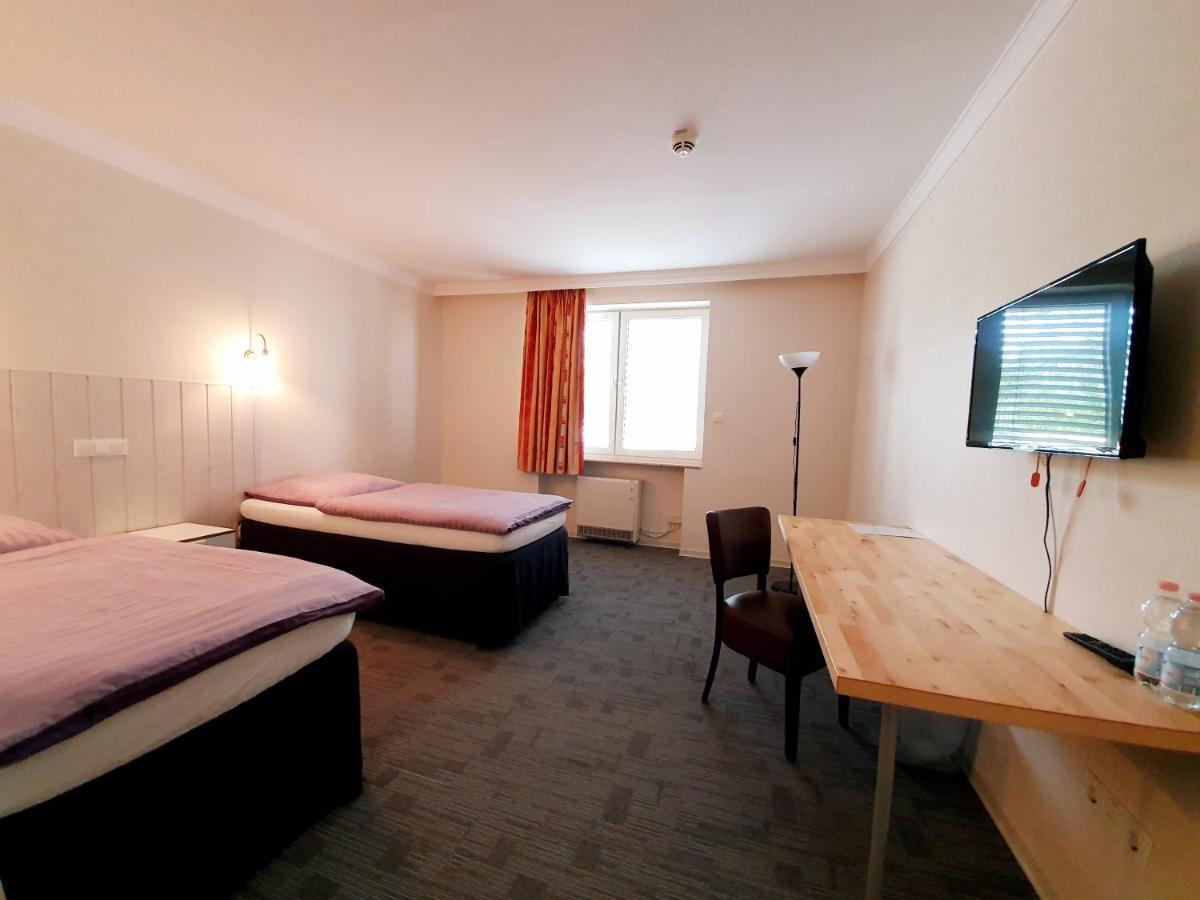 Hotel Pause โฮฟไฮม์อัมเทานอส ภายนอก รูปภาพ