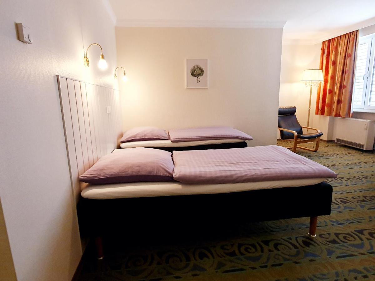 Hotel Pause โฮฟไฮม์อัมเทานอส ภายนอก รูปภาพ